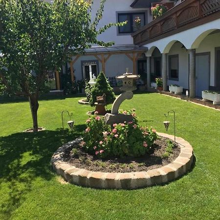 Gaestehaus Und Weinbau Zur Wiederkehr Strudler Podersdorf am See Εξωτερικό φωτογραφία