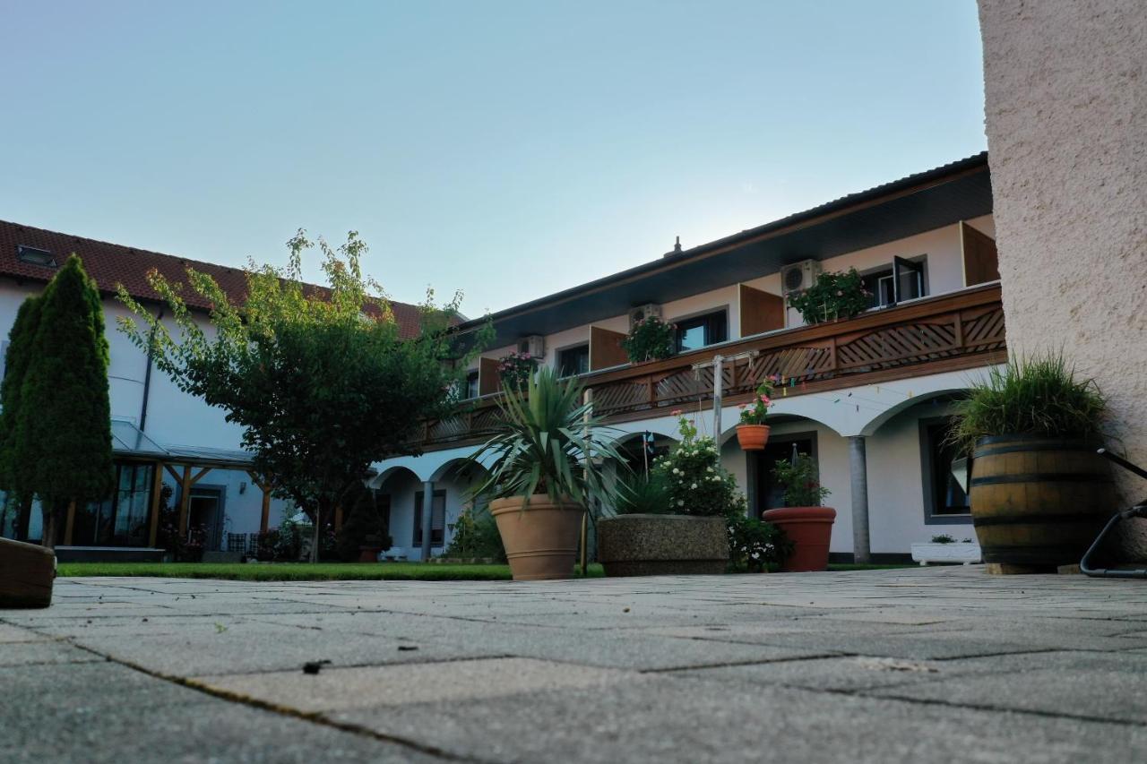 Gaestehaus Und Weinbau Zur Wiederkehr Strudler Podersdorf am See Εξωτερικό φωτογραφία