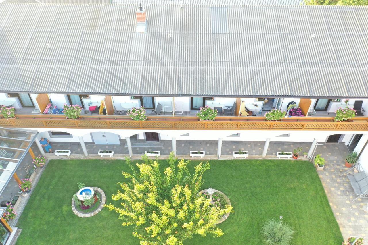 Gaestehaus Und Weinbau Zur Wiederkehr Strudler Podersdorf am See Εξωτερικό φωτογραφία