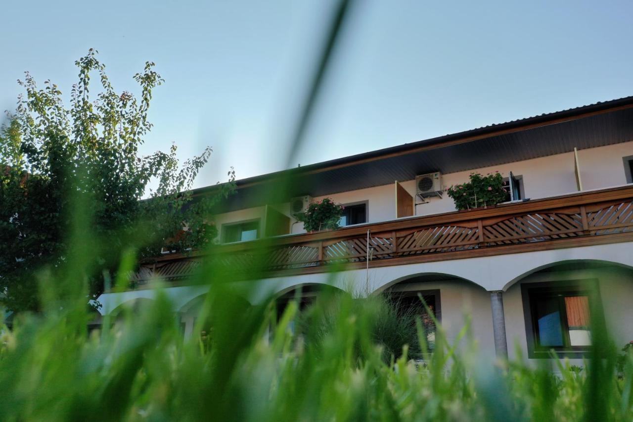 Gaestehaus Und Weinbau Zur Wiederkehr Strudler Podersdorf am See Εξωτερικό φωτογραφία
