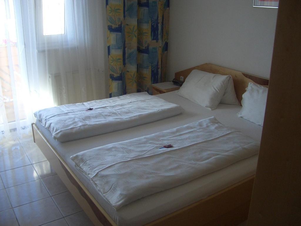 Gaestehaus Und Weinbau Zur Wiederkehr Strudler Podersdorf am See Δωμάτιο φωτογραφία