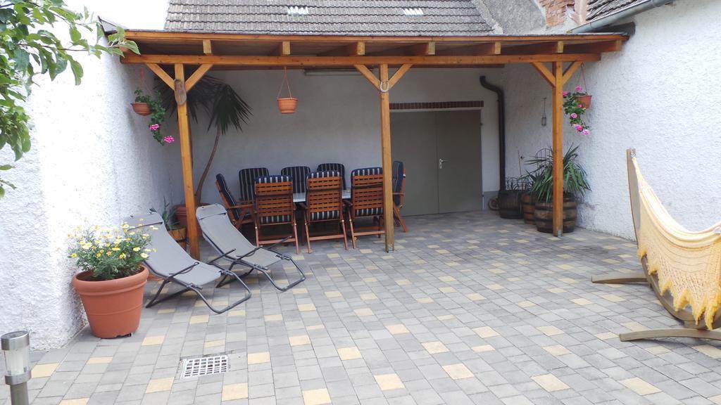 Gaestehaus Und Weinbau Zur Wiederkehr Strudler Podersdorf am See Εξωτερικό φωτογραφία