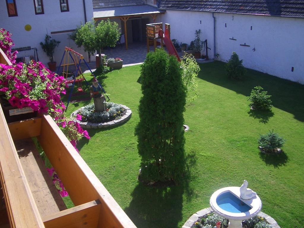 Gaestehaus Und Weinbau Zur Wiederkehr Strudler Podersdorf am See Εξωτερικό φωτογραφία