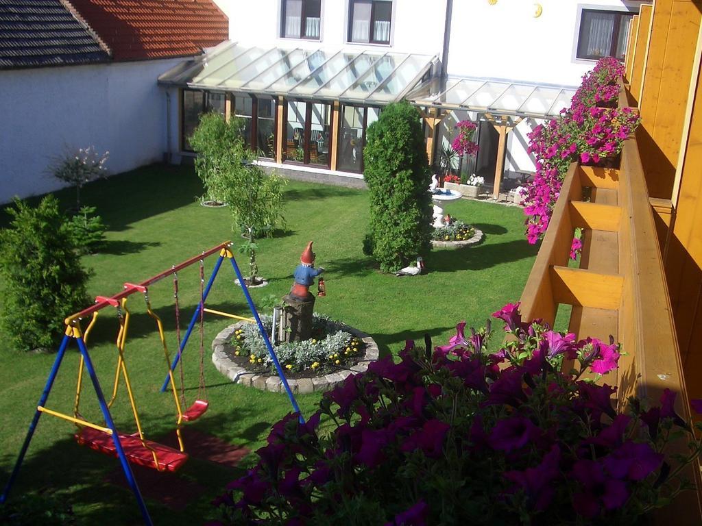 Gaestehaus Und Weinbau Zur Wiederkehr Strudler Podersdorf am See Εξωτερικό φωτογραφία