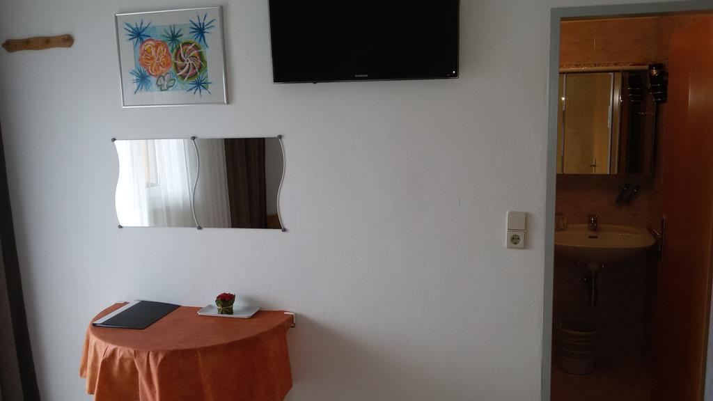 Gaestehaus Und Weinbau Zur Wiederkehr Strudler Podersdorf am See Δωμάτιο φωτογραφία