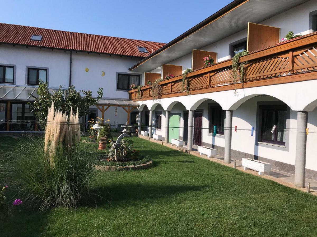 Gaestehaus Und Weinbau Zur Wiederkehr Strudler Podersdorf am See Εξωτερικό φωτογραφία