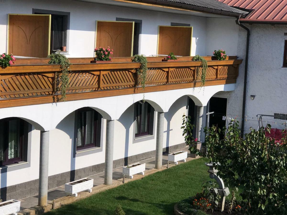 Gaestehaus Und Weinbau Zur Wiederkehr Strudler Podersdorf am See Εξωτερικό φωτογραφία